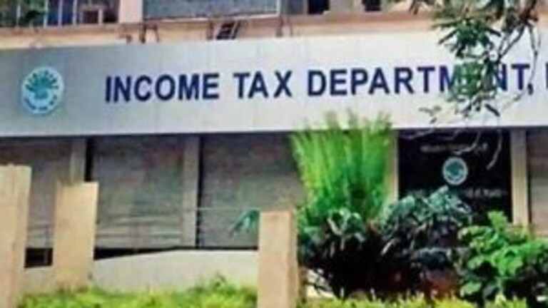 दापोलीची जमीन, डोळे दिपवणारी बजरंग खरमाटेची मालमत्ता; पाहा IT च्या धा़डसत्रात काय आलं समोर? Mumbai Tak