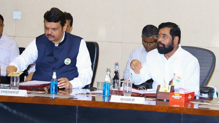 कॅबिनेट मंत्री की, जिल्हाधिकारी…15 ऑगस्टला तुमच्या जिल्ह्यात कोण करणार ध्वजारोहण? Mumbai Tak
