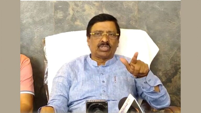 Shiv Sena: …तरीही दसरा मेळावा शिवतीर्थावरच होणार, विनायक राऊतांनी क्लिअर सांगितलं Mumbai Tak