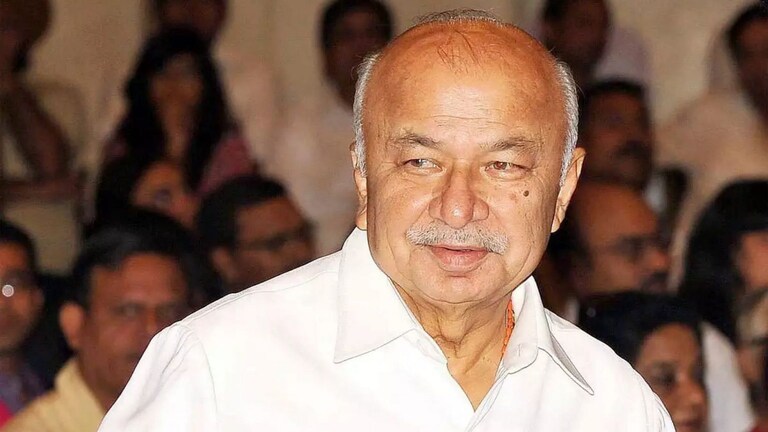 सुशीलकुमार शिंदेंचा गौप्यस्फोट; जावयाला संभाळण्यासाठी मी गुजराती समाजाला 2 टक्के आरक्षण दिलं Mumbai Tak