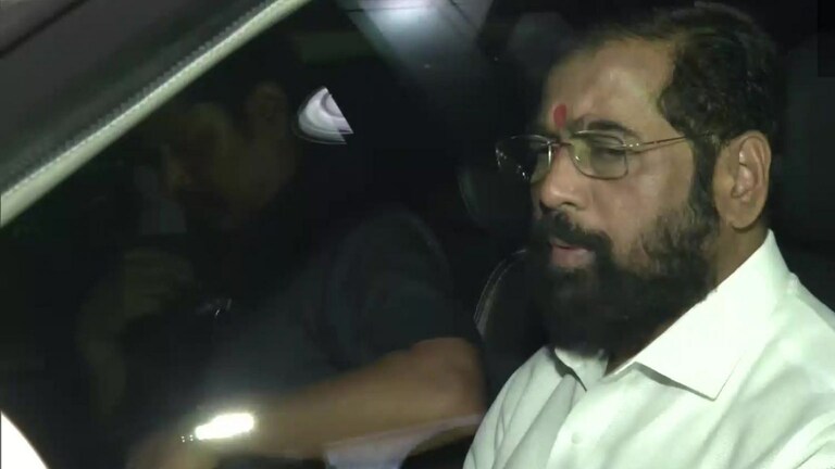 महाराष्ट्र सदनातून एकनाथ शिंदे 20 मिनिटासाठी अचानक झाले गायब, चर्चांना उधाण Mumbai Tak