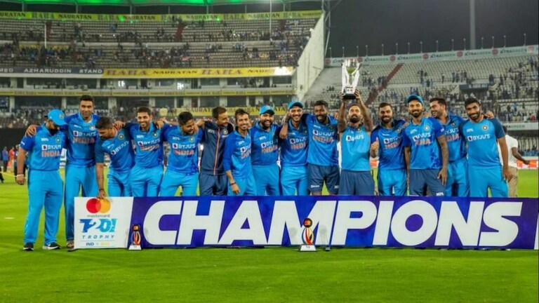 विश्वचषकापूर्वी भारतीय संघाची गाडी रुळावर; पाकिस्तानचा विक्रम मोडत गाठलं अव्वल स्थान Mumbai Tak