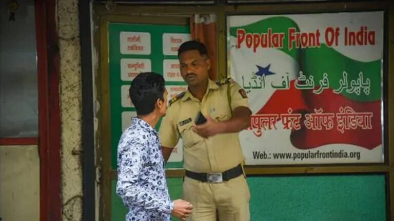 PFI Raids: 15 राज्यांमध्ये रेड, टेरर फंडिंगपासून अनेक वाद…; PFIच्या बंदीची खरी कहाणी काय आहे? Mumbai Tak