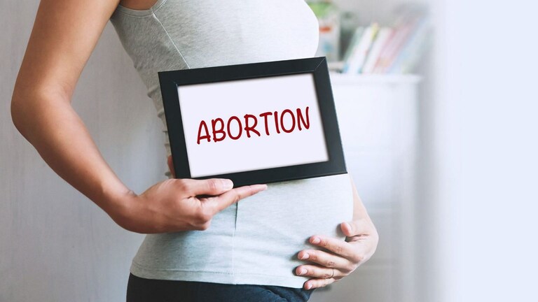 MTP कायद्याअंतर्गत अविवाहित महिलांनाही गर्भपाताचा अधिकार; सर्वोच्च न्यायालयाचा मोठा निर्णय Mumbai Tak