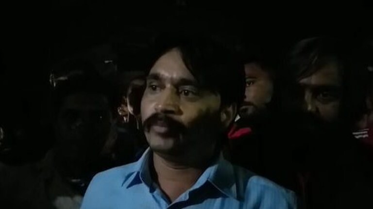 Jalgaon च्या Shivsena उपमहापौरांवर गोळीबार, क्रिकेटच्या वादातून हल्ला Mumbai Tak