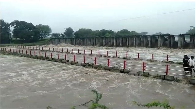 Maharashtra Rain: जळगाव जिल्ह्यातील चाळीसगावात ढगफुटीसदृष्य पाऊस Mumbai Tak