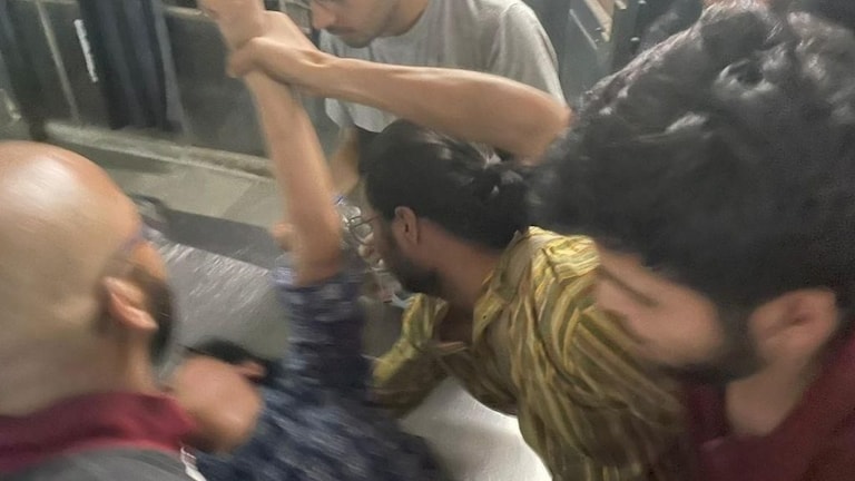 JNU : राम नवमीची पूजा की मांसाहार?; जेएनयूमधील कावेरी वसतिगृहात काय घडलं? Mumbai Tak