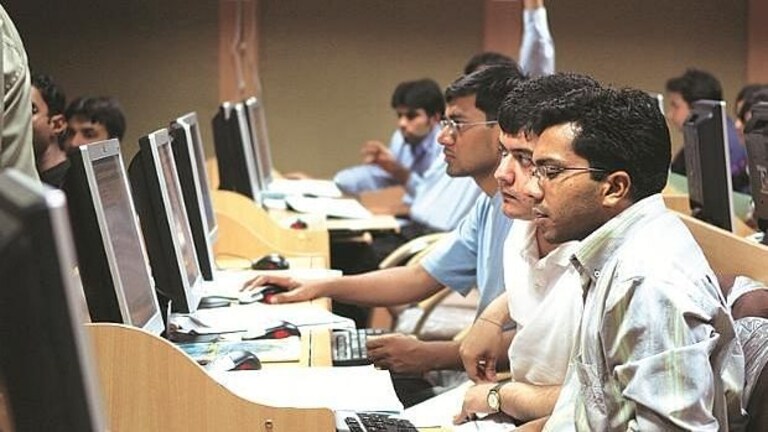 जॉब स्विच करताना खिशाला कात्री! नोकरी सोडत असताना संपूर्ण पगारावर भरावा लागणार 18 टक्के जीएसटी Mumbai Tak