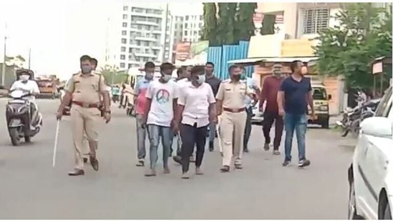 पोलीस पॉवर ! जिथे राडा केला त्याच भागातून पोलिसांनी काढली आरोपींची धिंड Mumbai Tak