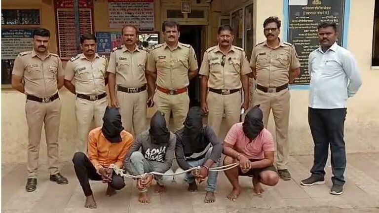 जुन्नर : आळेफाटा येथे पेट्रोल पंपावर दरोडा टाकण्यासाठी आलेल्या टोळीला अटक Mumbai Tak