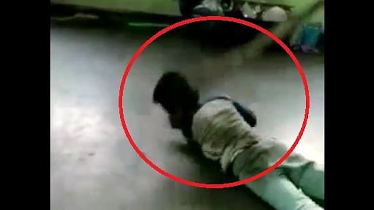 Viral Video: नराधम बाप.. छोट्या मुलाला गुरासारखं बडवलं, अंगावर काटा आणणारी घटना कॅमेऱ्यात कैद Mumbai Tak