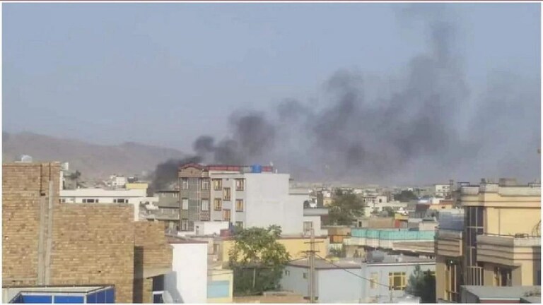 kabul Blast Video : काबूल पुन्हा हादरलं! विमानतळ परिसरात रॉकेट हल्ला Mumbai Tak