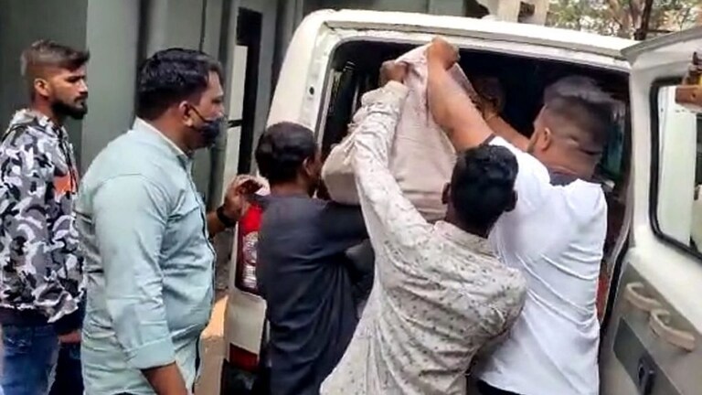 कल्याण : ती आत्महत्या नव्हे हत्या! मुलगा आणि वडील 8 दिवसांपासून घरातच पित होते दारू Mumbai Tak