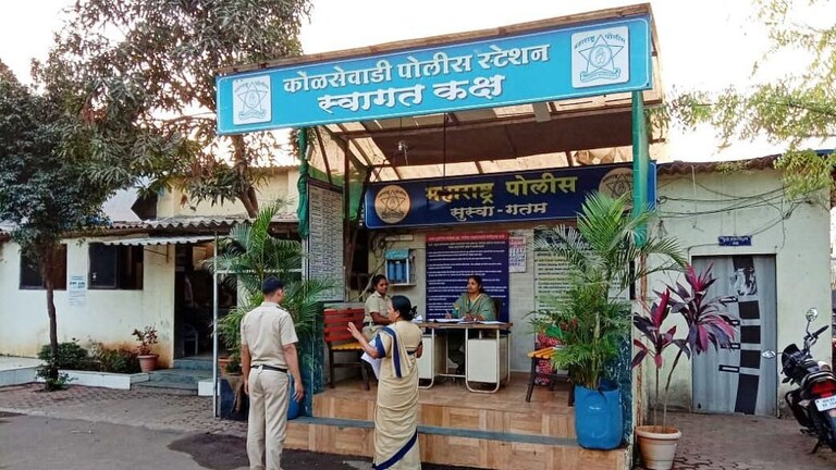 कल्याण : जिल्हा परिषद शाळेच्या शिक्षकाचं अपहरण करुन लुटलं, चोरटे पसार Mumbai Tak