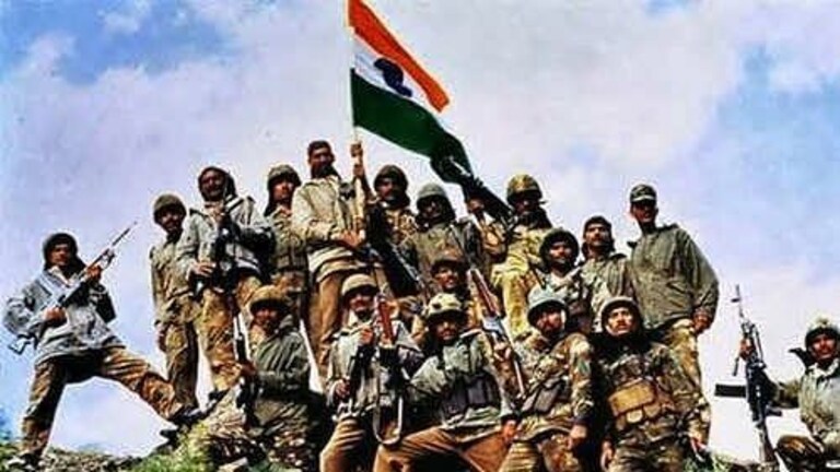 Vijay Divas : कारगीलमध्ये 22 वर्षांपूर्वी आजच्या दिवशी पाकिस्तानचा पराभव करून भारताने फडकवला तिरंगा Mumbai Tak