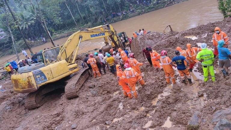 केरळात विध्वंस! पावसाने हाहाकार; 21 जणांचा मृत्यू, मदतकार्याला वेग Mumbai Tak