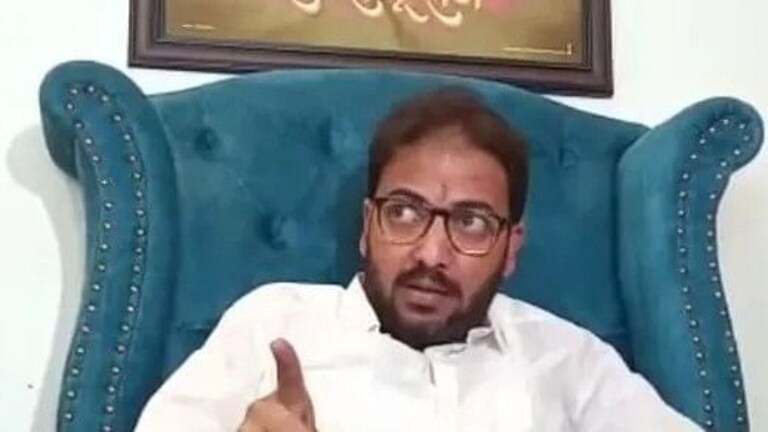 राष्ट्रवादीचे लोक गांX@## ची अवलाद, आता मनसेच्या अमेय खोपकरांची जीभ घसरली Mumbai Tak