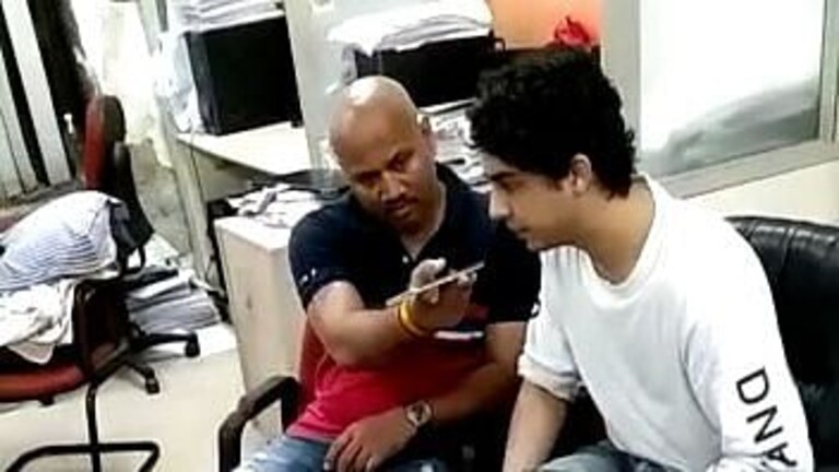 किरण गोसावीला अटक करण्यासाठी पुणे पोलिसांची दोन पथकं लखनऊला रवाना Mumbai Tak