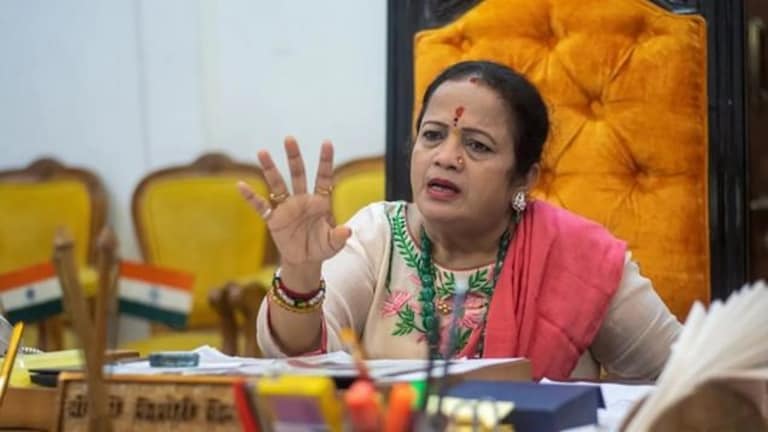 Mumbai :किशोरी पेडणेकरांना जिवे मारण्याची धमकी, पत्रात अश्लील भाषेसह शिव्याही Mumbai Tak