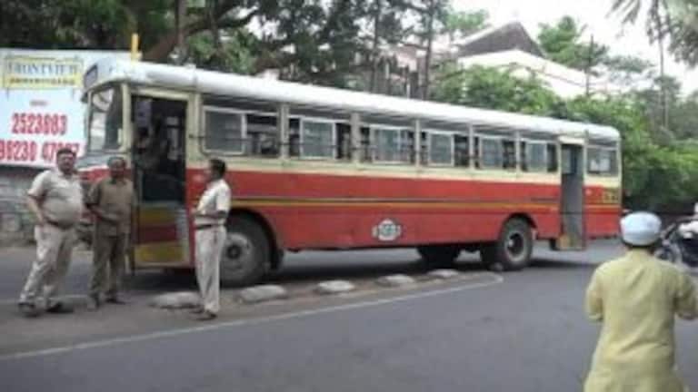 केएमटी बसचा ब्रेक फेल, 70 प्रवाशांचा जीव टांगणीला; चालकाच्या प्रसंगावधानामुळे अनर्थ टळला Mumbai Tak
