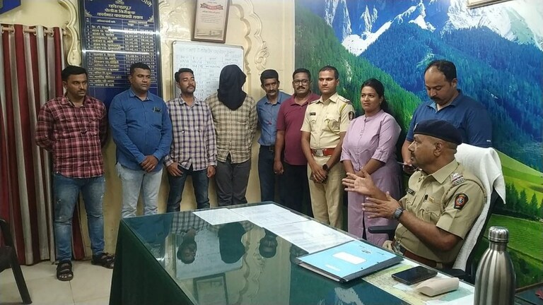 कोल्हापूर : पोलीस असल्याची बतावणी करुन लुबाडणाऱ्या इराणी टोळीतील भामट्याला अटक Mumbai Tak