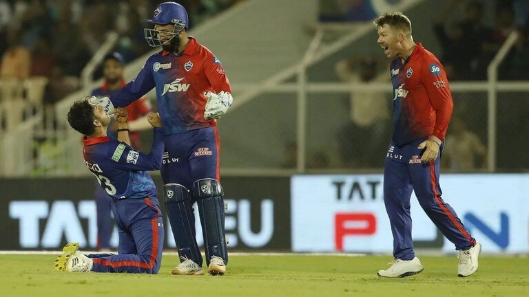 IPL 2022 : कोलकाता नाईट रायडर्सची झुंज अपयशी, दिल्लीची गाडी विनींग ट्रॅकवर परतली Mumbai Tak