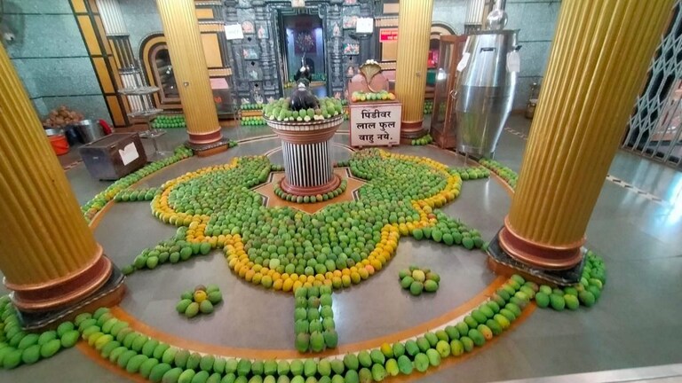 फळांच्या राजाने सजला कुणकेश्वर मंदिराचा गाभारा Mumbai Tak