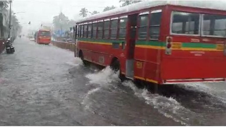 मुंबईत आज ‘कोसळधार’, अनेक भाग जलमय; पुढील ३ तास पाऊस पडण्याचा IMD चा अंदाज Mumbai Tak