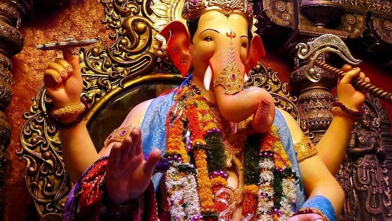 Lalbaugcha Raja 2021 Live : ‘लालबागचा राजा’चं घरीच घ्या पहिलं दर्शन Mumbai Tak