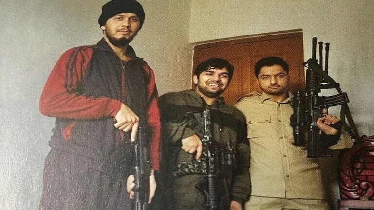 Jammu and Kashmir: दहशतवादी मसूद अझहरचा पुतण्या कमांडर लंबू चकमकीत ठार, लष्कराचं मोठं यश Mumbai Tak