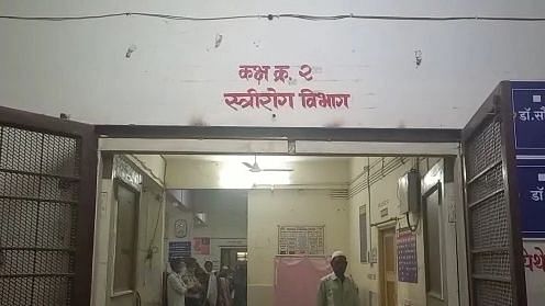 हाच का पुरोगामी महाराष्ट्र? तरूणाने देवळात नारळ फोडल्याने संपूर्ण  गावाचा दलित समाजावर बहिष्कार Mumbai Tak