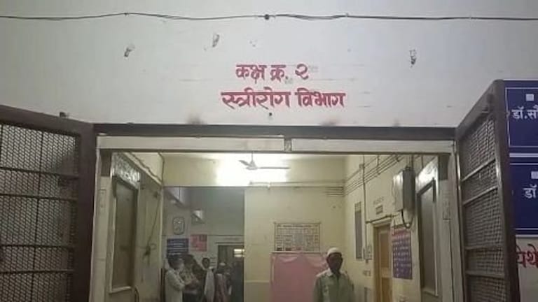 हाच का पुरोगामी महाराष्ट्र? तरूणाने देवळात नारळ फोडल्याने संपूर्ण गावाचा दलित समाजावर बहिष्कार Mumbai Tak