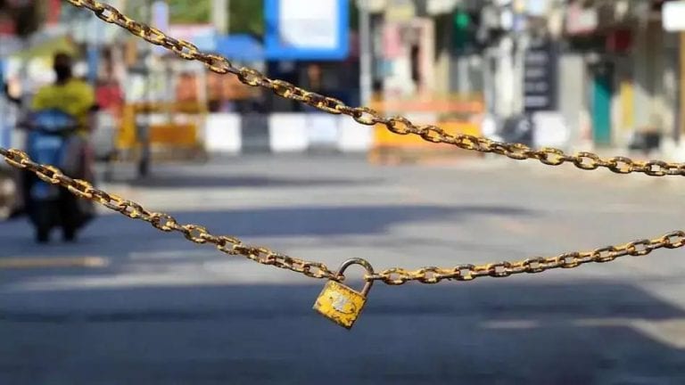 महाराष्ट्र लॉकडाऊनच्या दिशेने, लग्न-कार्यक्रमांसाठी फक्त 50 जणांनाच परवानगी; पाहा काय आहेत नवे निर्बंध Mumbai Tak