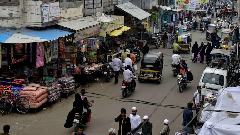 महाराष्ट्र पुन्हा लॉकडाऊनच्या उंबरठ्यावर? जाणून घ्या परिस्थिती Mumbai Tak