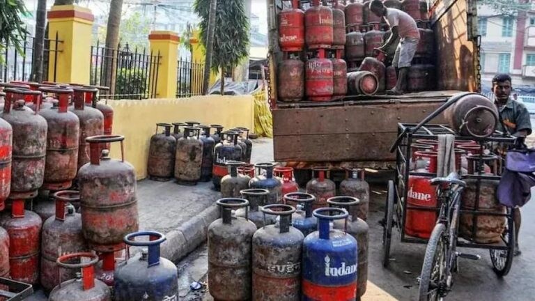 LPG cylinder price : महागाईचा आणखी एक दणका! घरगुती गॅस सिलिंडरच्या दरात वाढ Mumbai Tak