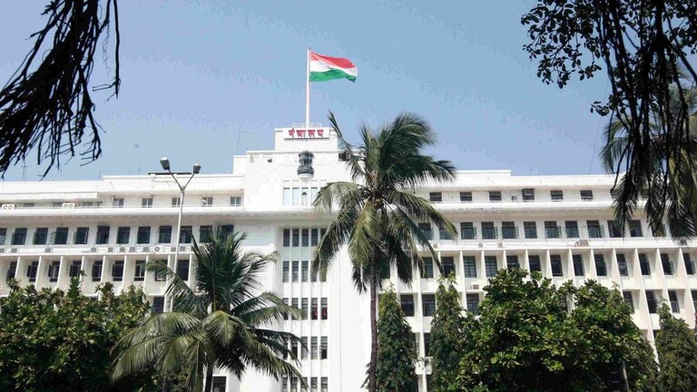 राज्याचा आर्थिक पाहणी अहवाल जाहीर, कोरोनामुळे अर्थव्यवस्थेला फटका Mumbai Tak