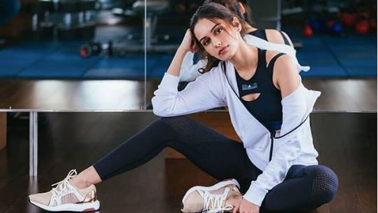 मानुषी छिल्लर ‘या’ अभिनेत्यासोबत करणार रोमान्स Mumbai Tak