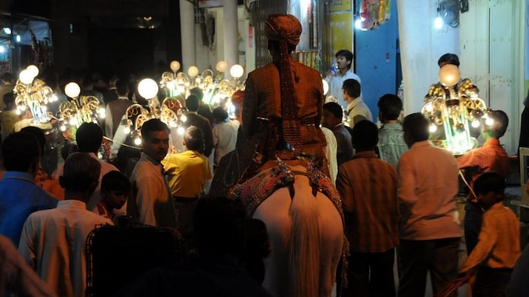 वरातीत नाचत राहिला आणि बिनलग्नाचा घरी परतला, वाचा बुलढाण्यातील न झालेल्या लग्नाची गोष्ट Mumbai Tak