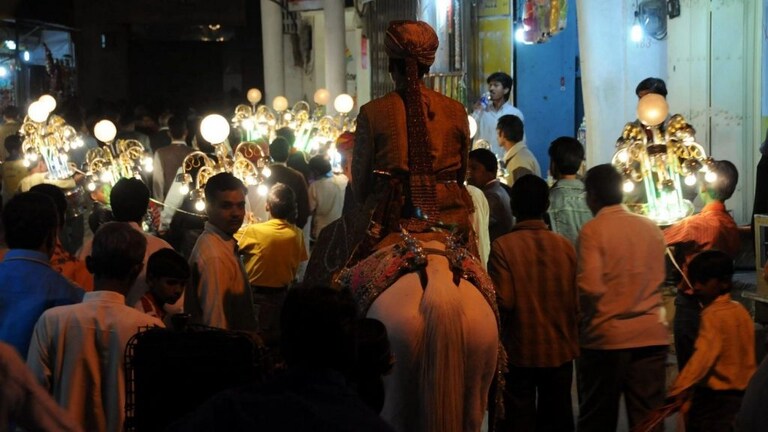 वरातीत नाचत राहिला आणि बिनलग्नाचा घरी परतला, वाचा बुलढाण्यातील न झालेल्या लग्नाची गोष्ट Mumbai Tak