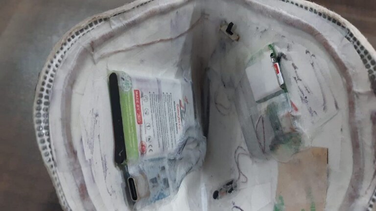 कॉपी करण्यासाठी डोकं लावलं… मास्कमध्ये बसवलं इलेक्ट्रॉनिक डिव्हाईस, तरीही बिंग फुटलंच Mumbai Tak