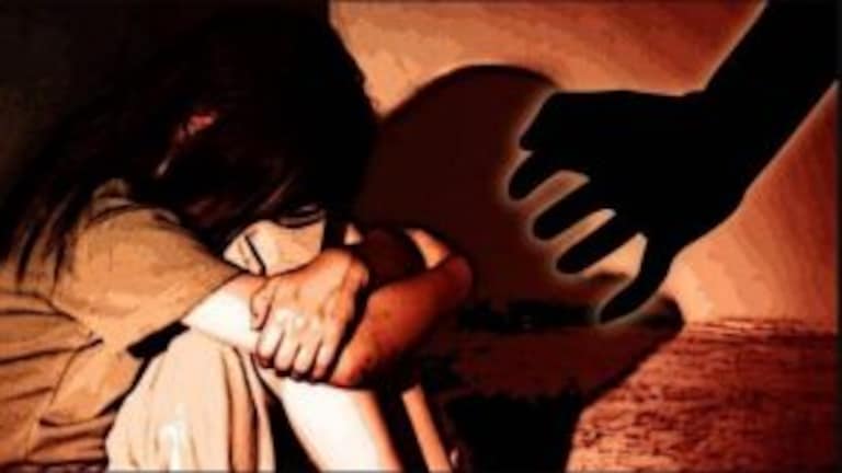 नात्याला काळीमा! बापाचे अल्पवयीन मुलीसोबत शारिरिक संबंध, गरोदर राहिल्यानंतर दिलं लग्न लावून Mumbai Tak