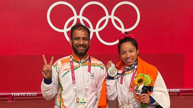 Tokyo Olympics 2020 : ५ वर्षांच्या तपश्चर्येचं हे फळ, खरी हिरो मीराबाईच ! Mumbai Tak