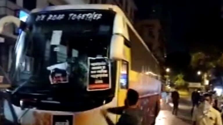 IPL संघाच्या बसची तोडफोड : मनसे कार्यकर्त्यांना जामीन मंजूर Mumbai Tak
