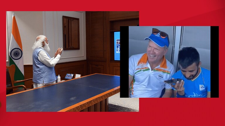 Tokyo Olympics 2020: ‘तुम्ही जबरदस्त काम केलंय, संपूर्ण देश नाचतोय’, PM Modi यांचा थेट भारतीय हॉकी टीमला फोन! Mumbai Tak
