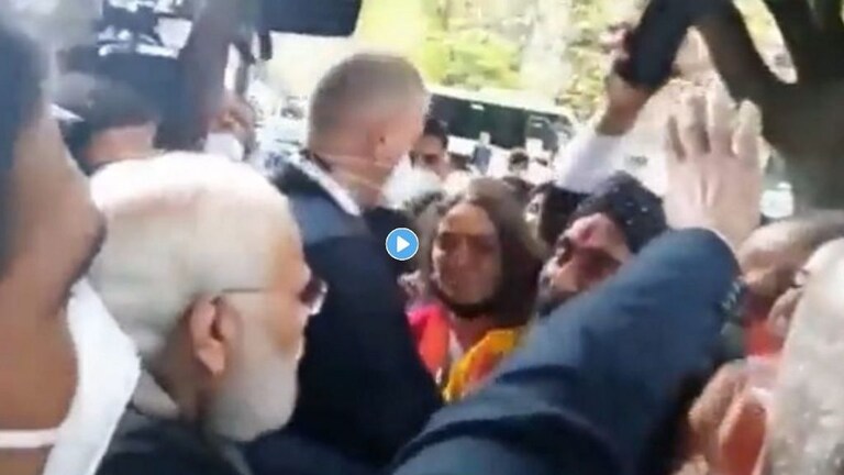 इटलीत पंतप्रधान मोदींना भेटला नागपूरकर, मोदी मराठीत म्हणाले.. Mumbai Tak