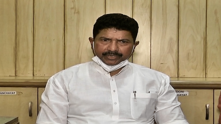 मुंबईतील हॉटेलात खासदाराचा मृतदेह सापडला, आत्महत्या केल्याचा अंदाज Mumbai Tak