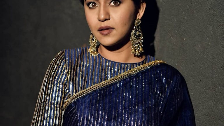 मृण्मयी देशपांडेचा साडीतला लडीवाळ अंदाज पाहिलात का? Mumbai Tak