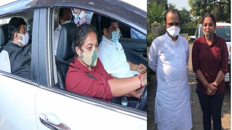 अजित पवारांच्या गाडीचं सारथ्य महिला पोलीस कर्मचाऱ्याकडे, नेते मंडळींनीही केलं कौतुक Mumbai Tak