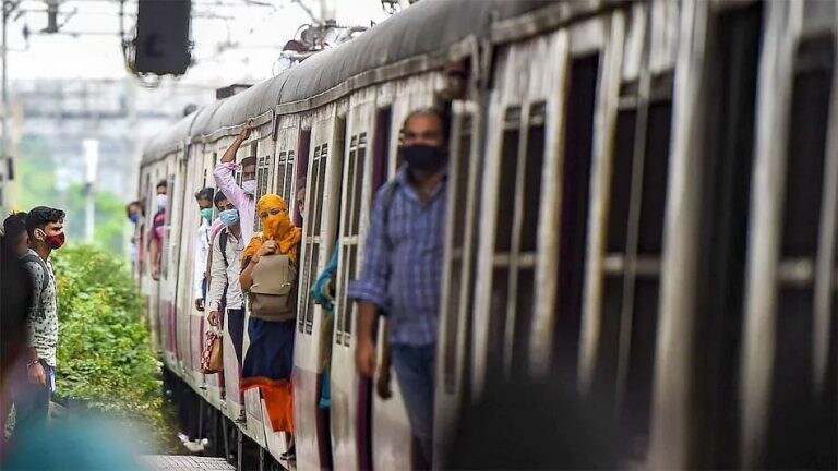 मुंबईतल्या भांडूपमध्ये तांत्रिक बिघाड, मध्य रेल्वेची वाहतूक विस्कळीत Mumbai Tak