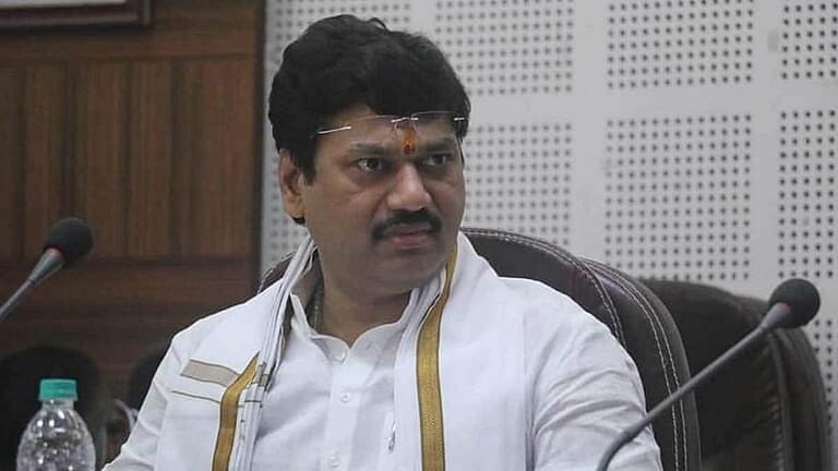 बीड: ‘रेल्वे कधी येणार, कधी येणार म्हणून पिढ्या गेल्या..’ धनंजय मुंडेंनी कोणाला लगावला खोचक टोला? Mumbai Tak